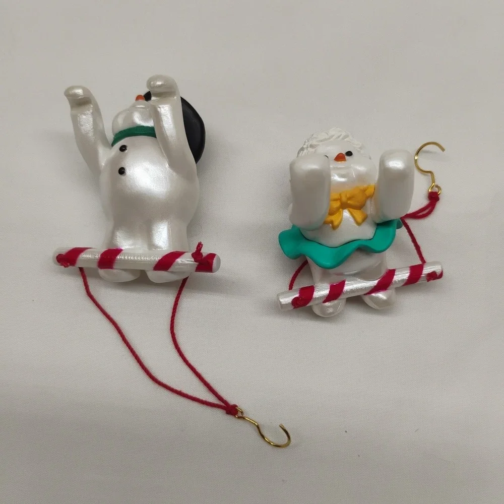 1992 Hallmark Keepsake Christmas Ornament Cool Fliers‎ Locking Hands 2pc Snowman
